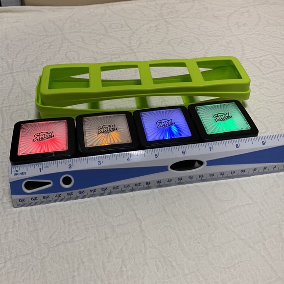 Simon Flash Light-Up Game Cubes by Hasbro - Picture 5 of 7